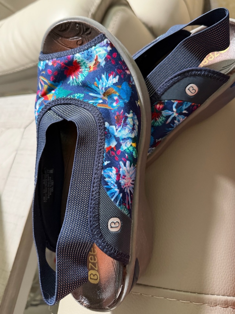 Bzees Del’Rey Navy Floral Elastic Slingback Slip-On wedge size 8.5M 2” heel NWOT